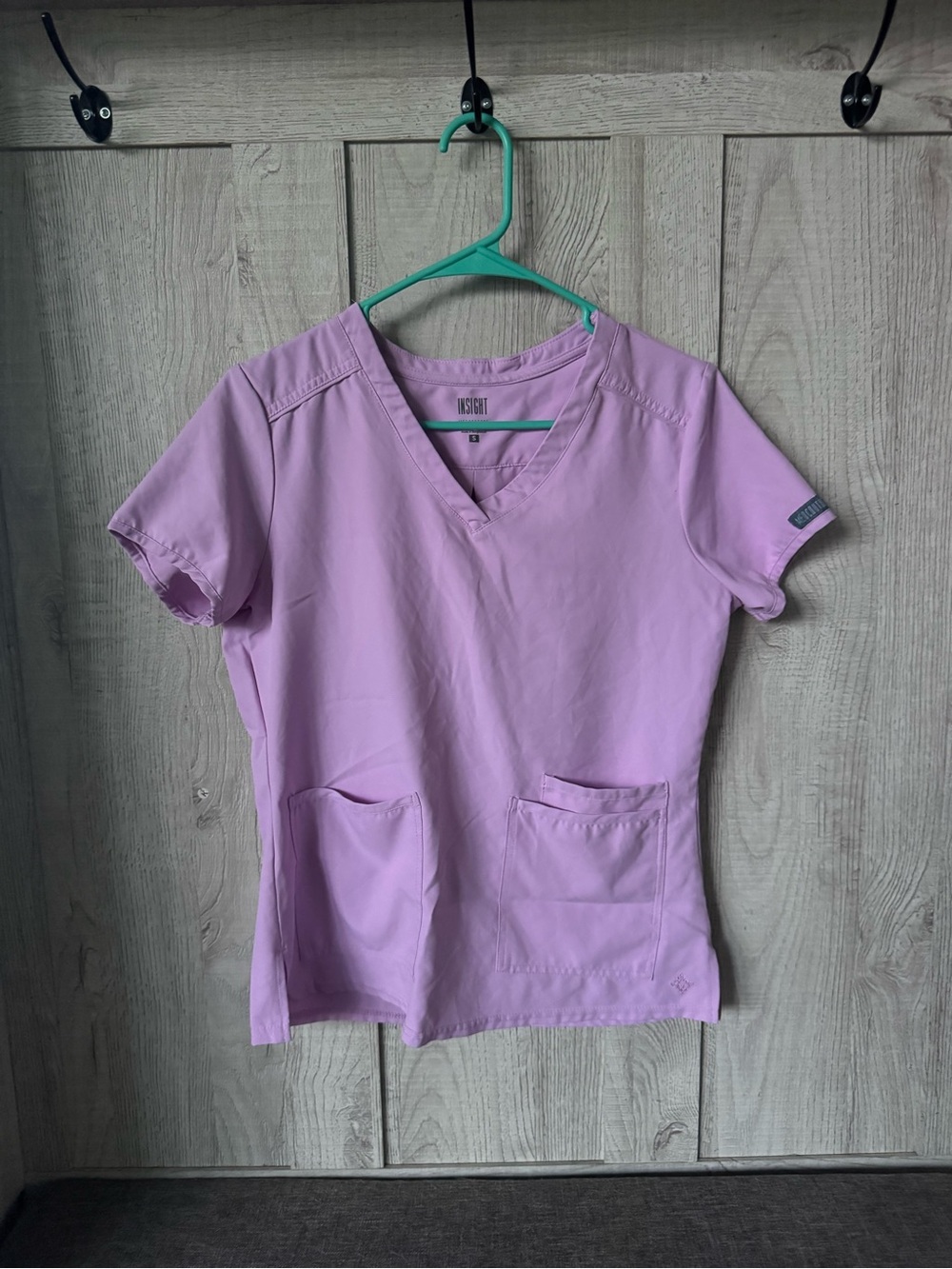 Med Couture Lavender/pinkish color V-Neck Short Sleeve Scrub Top size small